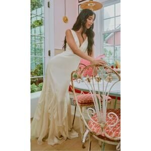 NWT Lulus Deluca Ivory Satin Sleeveless Ruffled V-Neck Wedding Maxi Dress Gown M